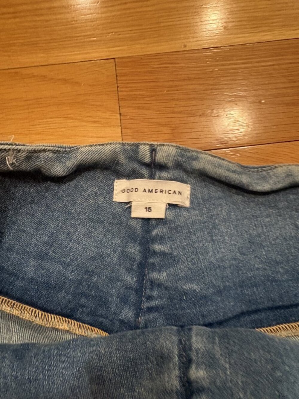 Good American Size 15 Light Wash Straight Leg Jeans with Seam Detail - Picture 3 of 6
